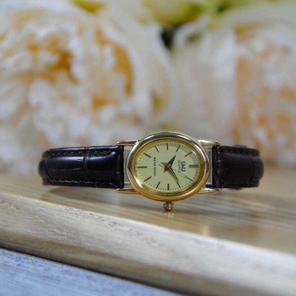 Reloj Q&Q Mujer Dorado Pulso De Cuero Fino Dama Con Estuche - Image 3